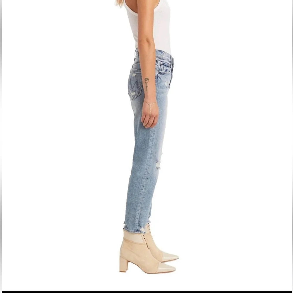 mother The Tomcat in The Confession
Light Blue Distressed Jeans 24 - Picture 3 of 12